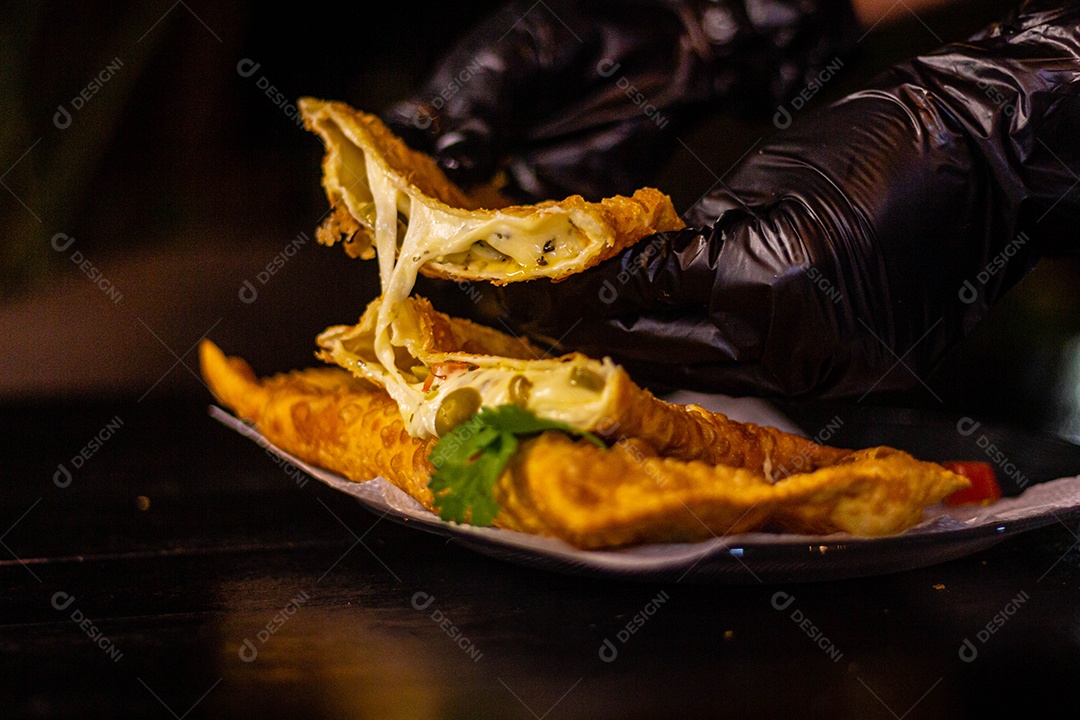 Pasteis quente saboroso e frito
