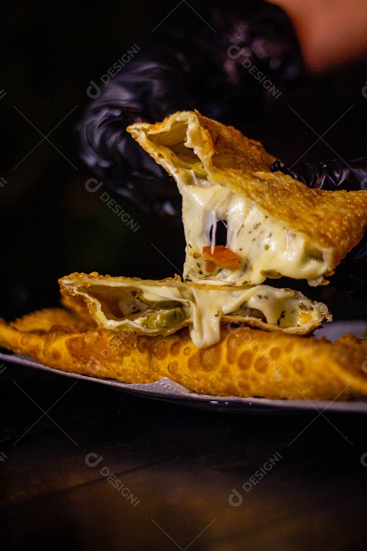 Pasteis quente saboroso e frito
