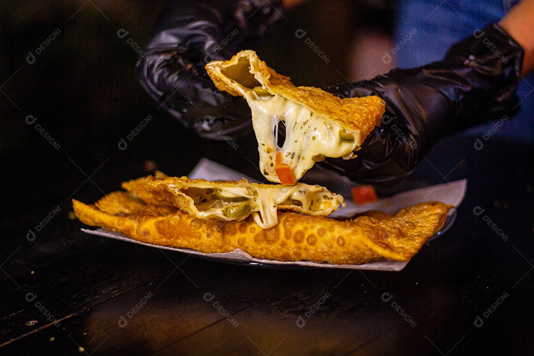 Pasteis quente saboroso e frito