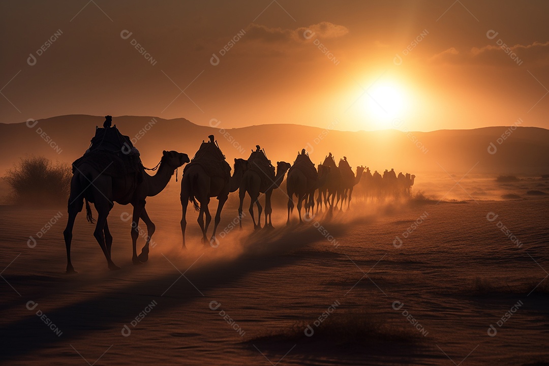 Linda fila de silheta camelos ao pôr do sol sobre fundo de um deserto