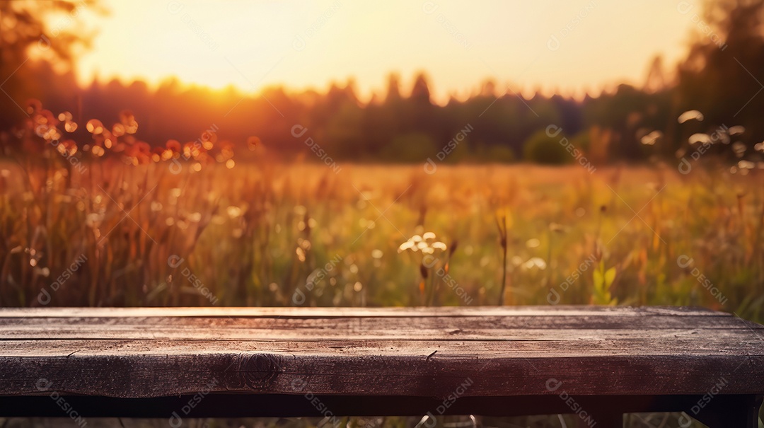 Mesa de madeira vazia fundo desfocado.