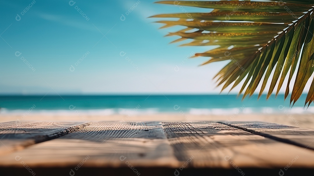 Mesa de madeira vazia fundo desfocado.