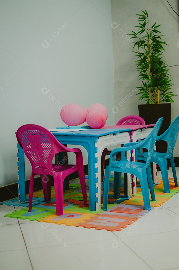 Cadeira e mesa Infantil