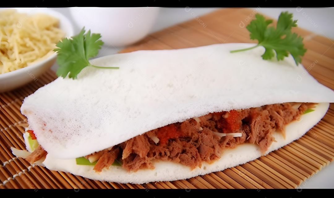 Tapioca Rechiada Sobre A Mesa