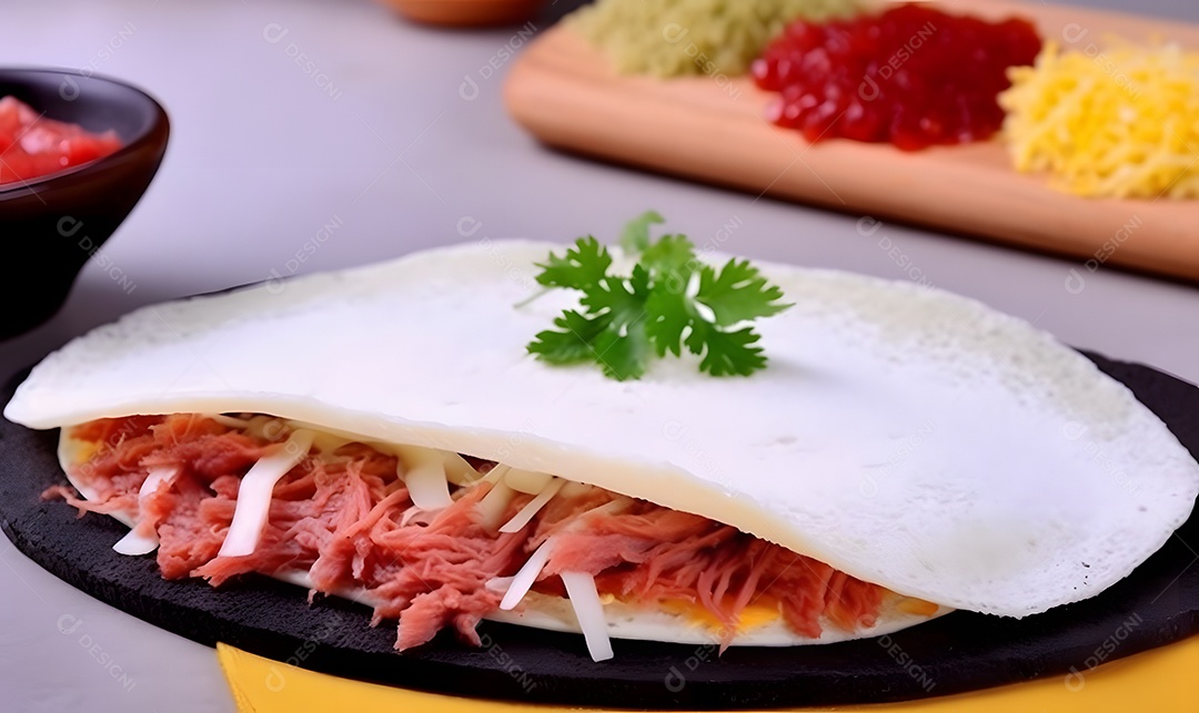 Tapioca Rechiada Sobre A Mesa