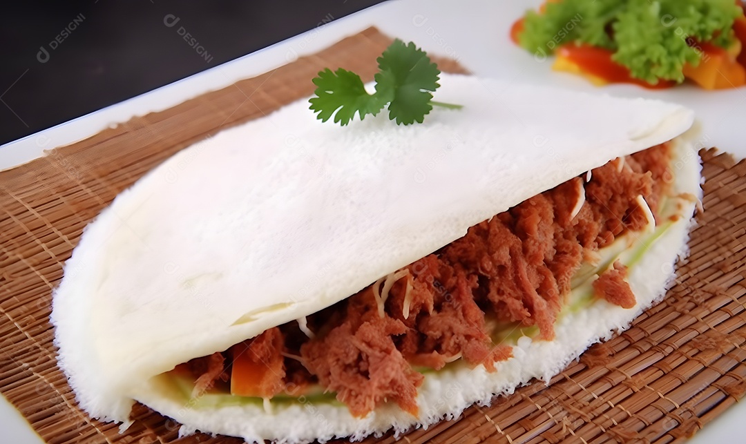 Tapioca Rechiada Sobre A Mesa