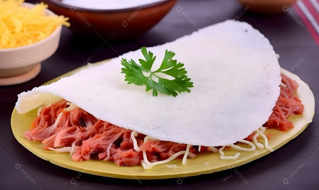 Tapioca Rechiada Sobre A Mesa