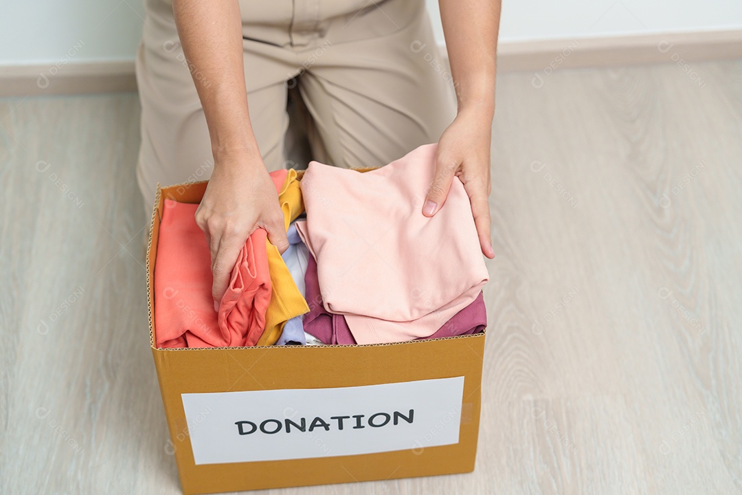 Conceito de doação, caridade, voluntariado, doação e entrega. Conceito de doação, caridade, voluntariado, doação e entrega.