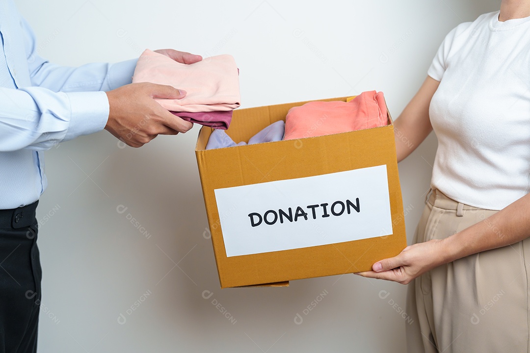 Conceito de doação, caridade, voluntariado, doação e entrega. Conceito de doação, caridade, voluntariado, doação e entrega.