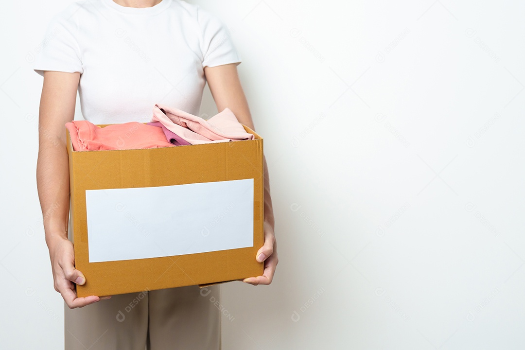 Doação infantil, caridade, voluntariado, conceito de doação e entrega.