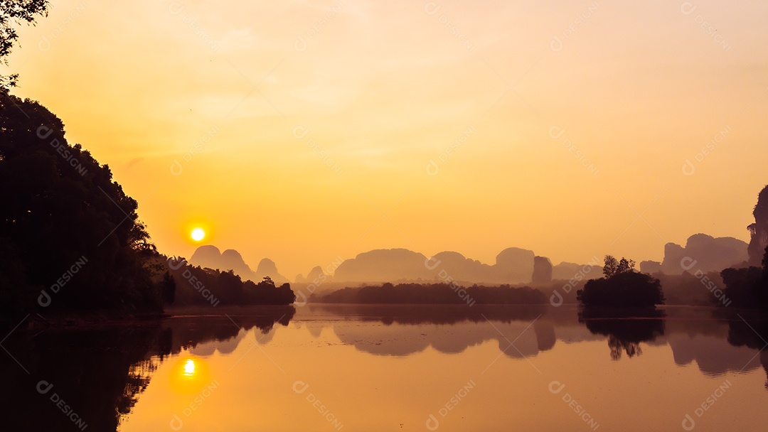 Paisagem Natureza Vista do Lago Nong Thale em Krabi Tailândia