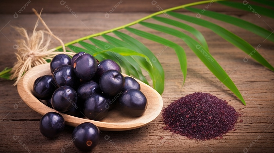 Frutas açaí sobre uma mesa de madeira