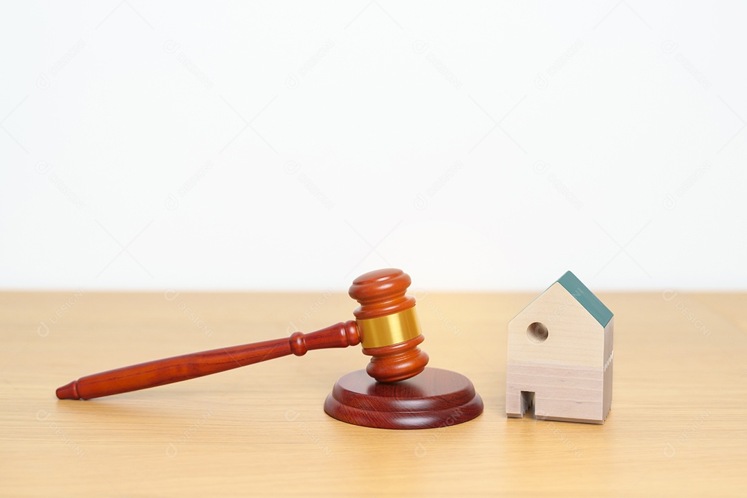 Conceitos de Direito Imobiliário, Seguro Residencial, IPTU, Leilões e Licitações.