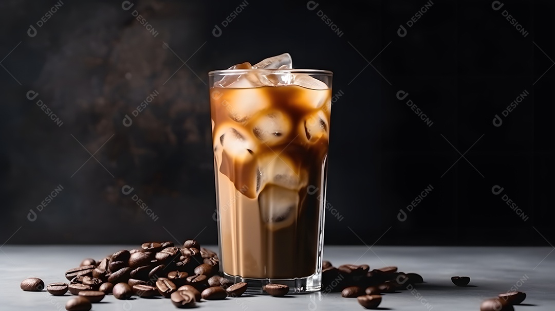 Copo de capuccino sobre uma mesa