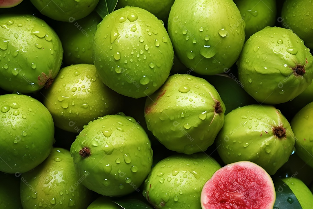 Goiabas saborosas sobre fundo isolado