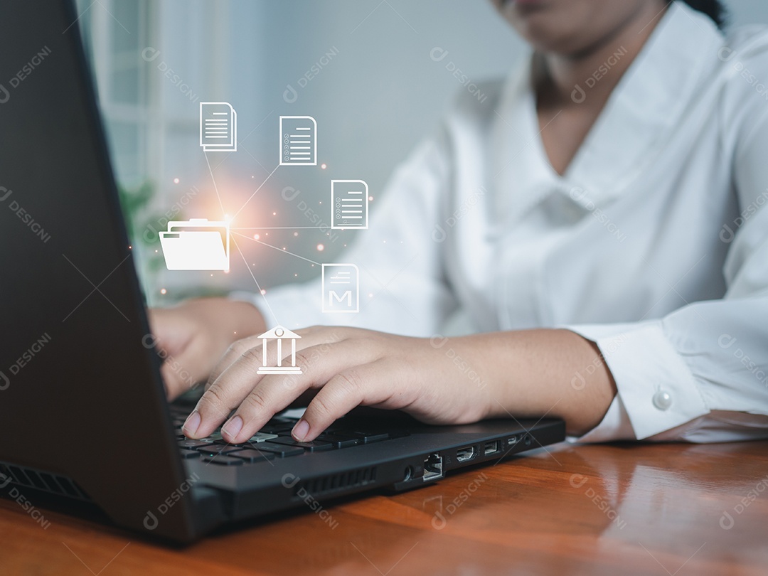 Sistema de gerenciamento de documentos de pasta DMS Abra a pasta de arquivos com documentos em branco voadores com o computador.