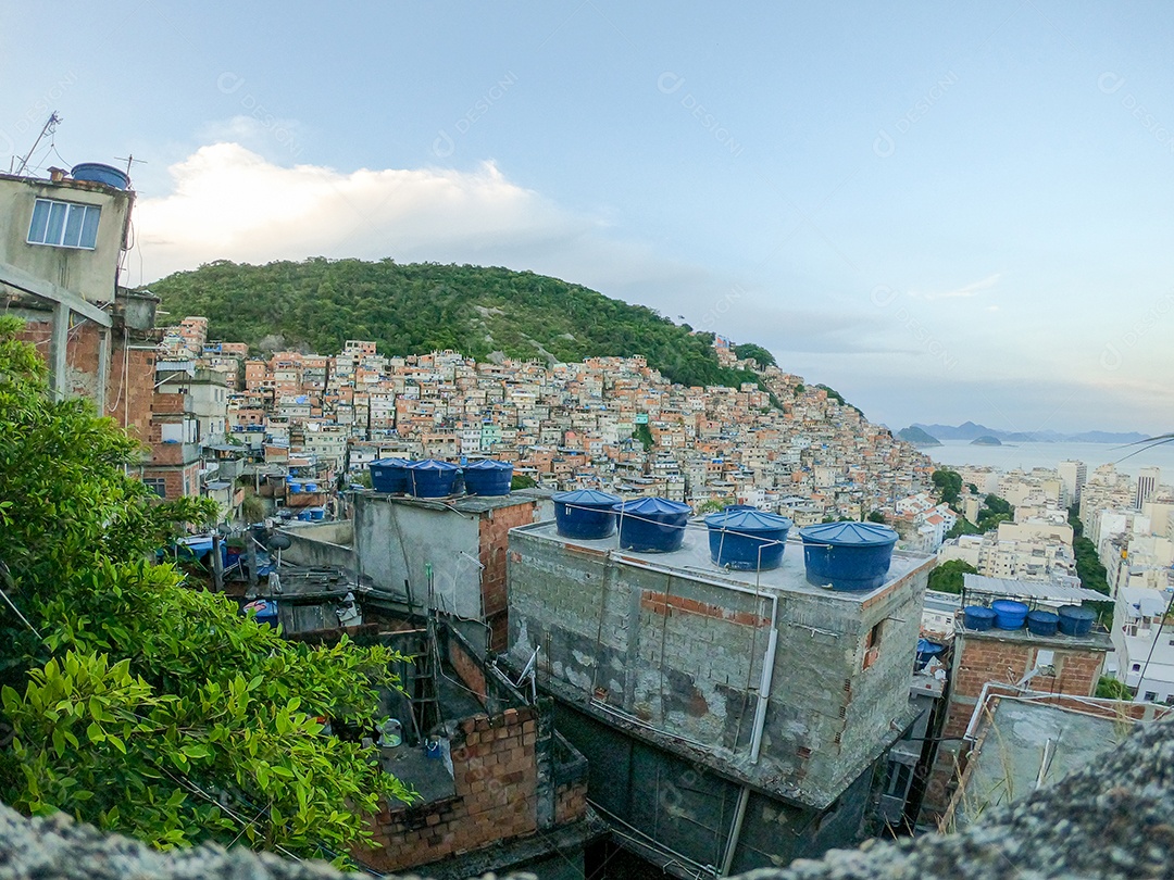 morro do cantagalo no rio de janeiro.