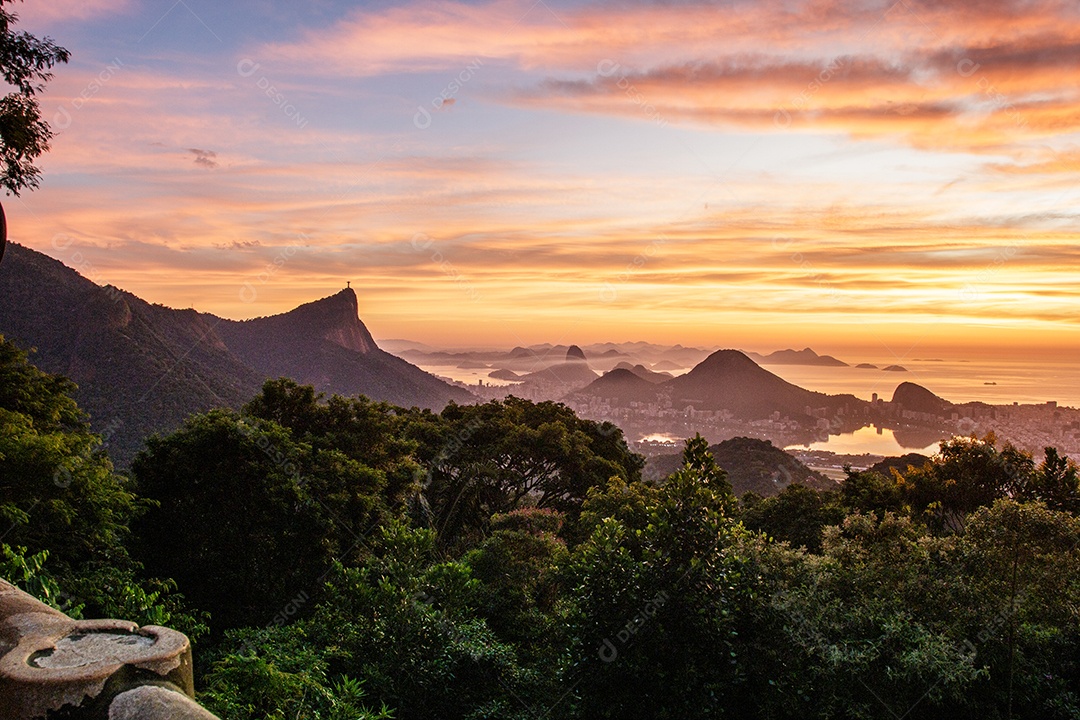 amanhecer em vista chinesa no Rio de Janeiro.