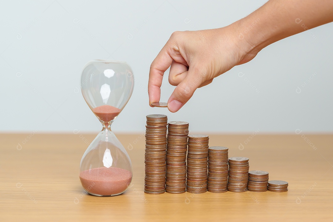 Poupança de dinheiro para plano futuro, fundo de aposentadoria, pensão, investimento, negócios de riqueza e conceitos financeiros.