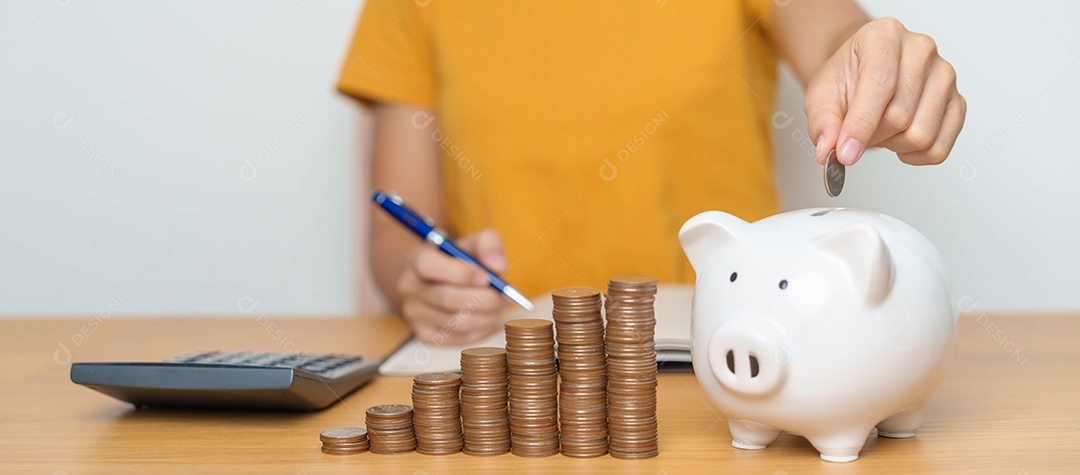 Poupança de dinheiro para plano futuro, fundo de aposentadoria, pensão, investimento, negócios de riqueza e conceitos financeiros.