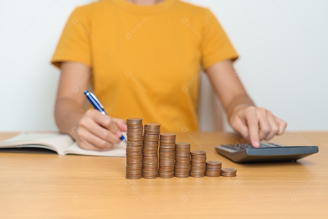 Poupança de dinheiro para plano futuro, fundo de aposentadoria, pensão, investimento, negócios de riqueza e conceitos financeiros.