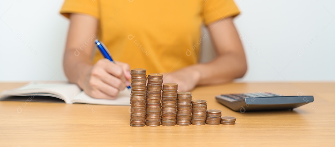 Poupança de dinheiro para plano futuro, fundo de aposentadoria, pensão, investimento, negócios de riqueza e conceitos financeiros.