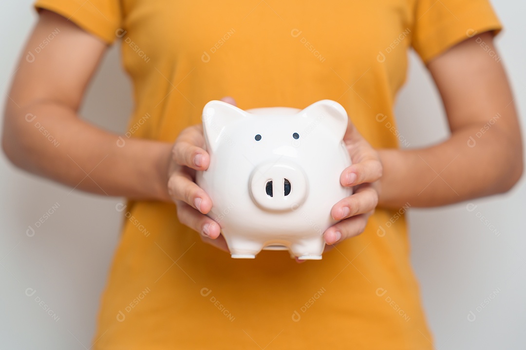 Poupança de dinheiro para plano futuro, fundo de aposentadoria, pensão, investimento, negócios de riqueza e conceitos financeiros.