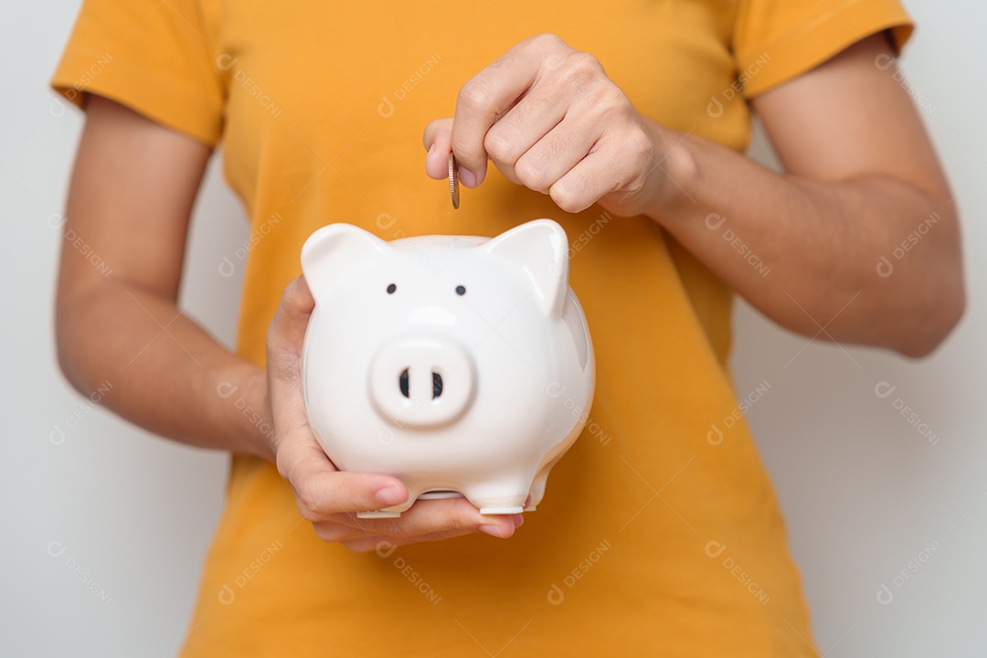 Poupança de dinheiro para plano futuro, fundo de aposentadoria, pensão, investimento, negócios de riqueza e conceitos financeiros.