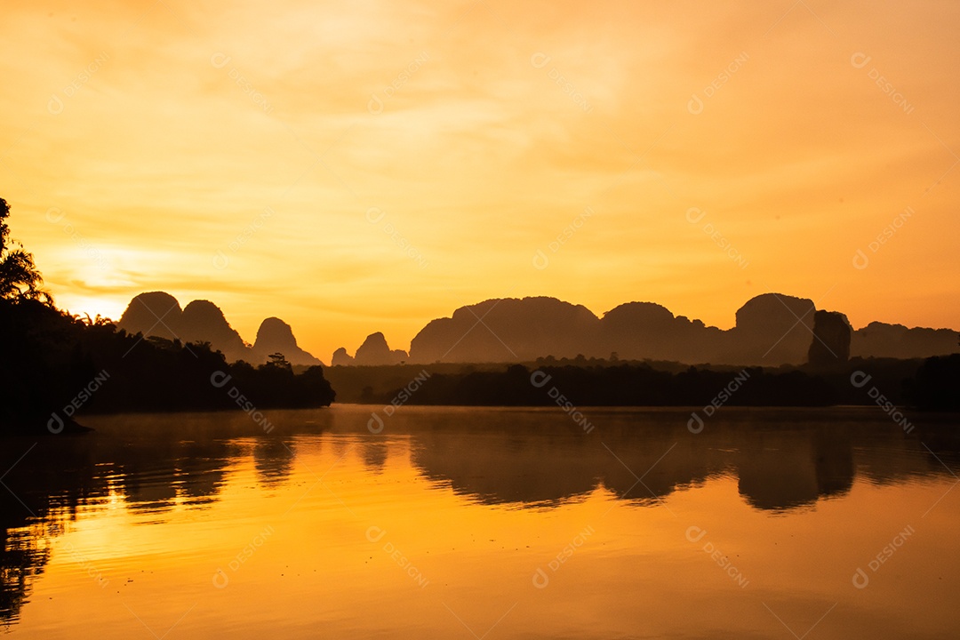 Paisagem Natureza Vista do Lago Nong Thale em Krabi Tailândia