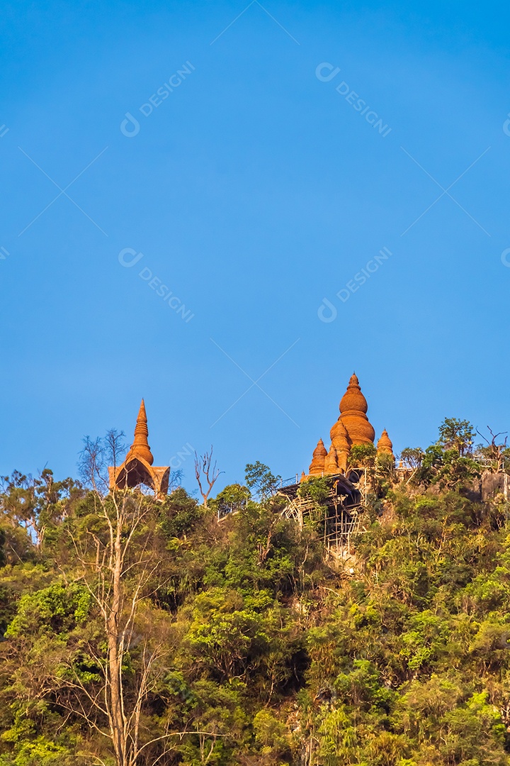 Paisagem do belo nascer do sol no Parque Khao Na Nai Luang Dharma em Surat Thani Tailândia