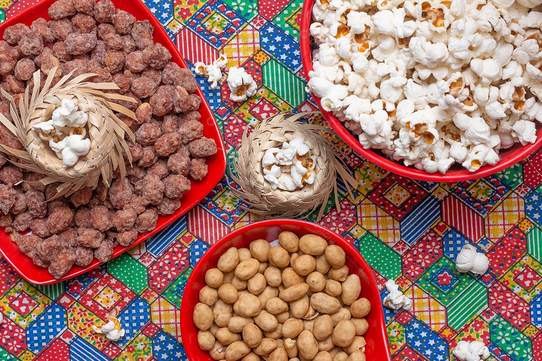 Tigela cheia de amendoim doce - festa junina brasileira