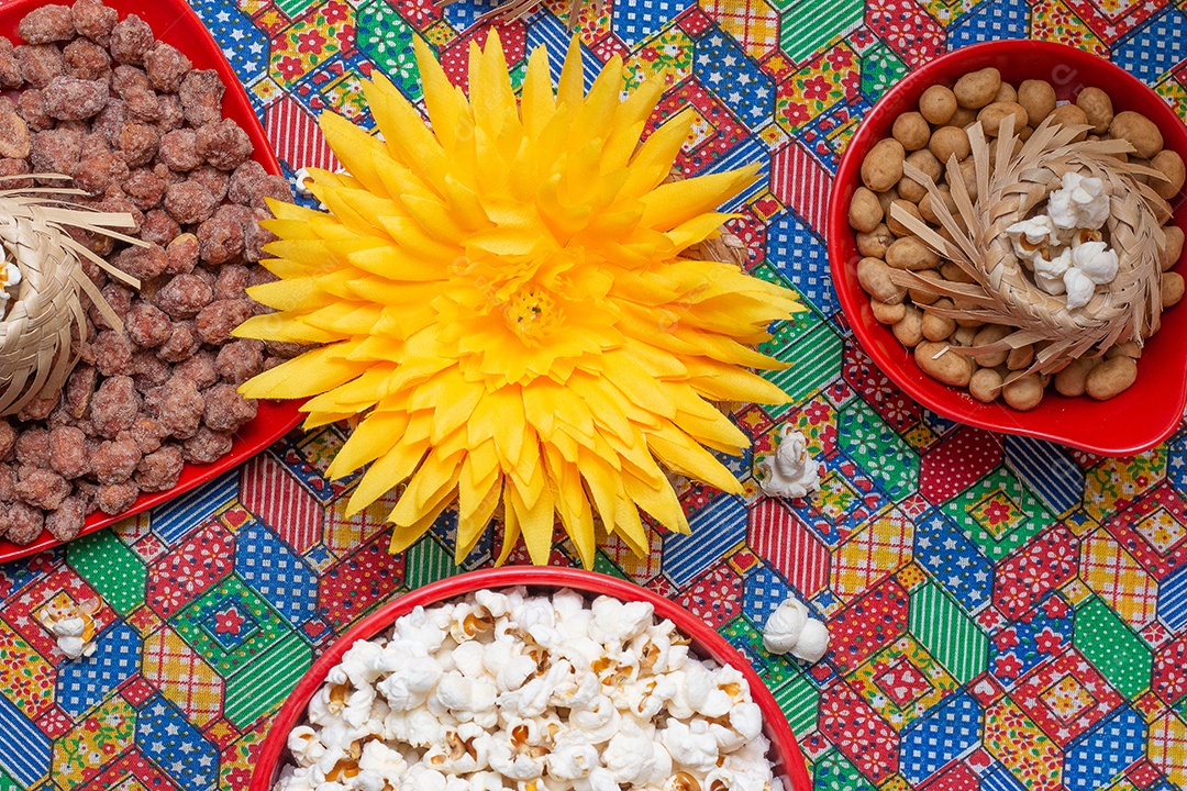 Tigela cheia de amendoim doce - festa junina brasileira