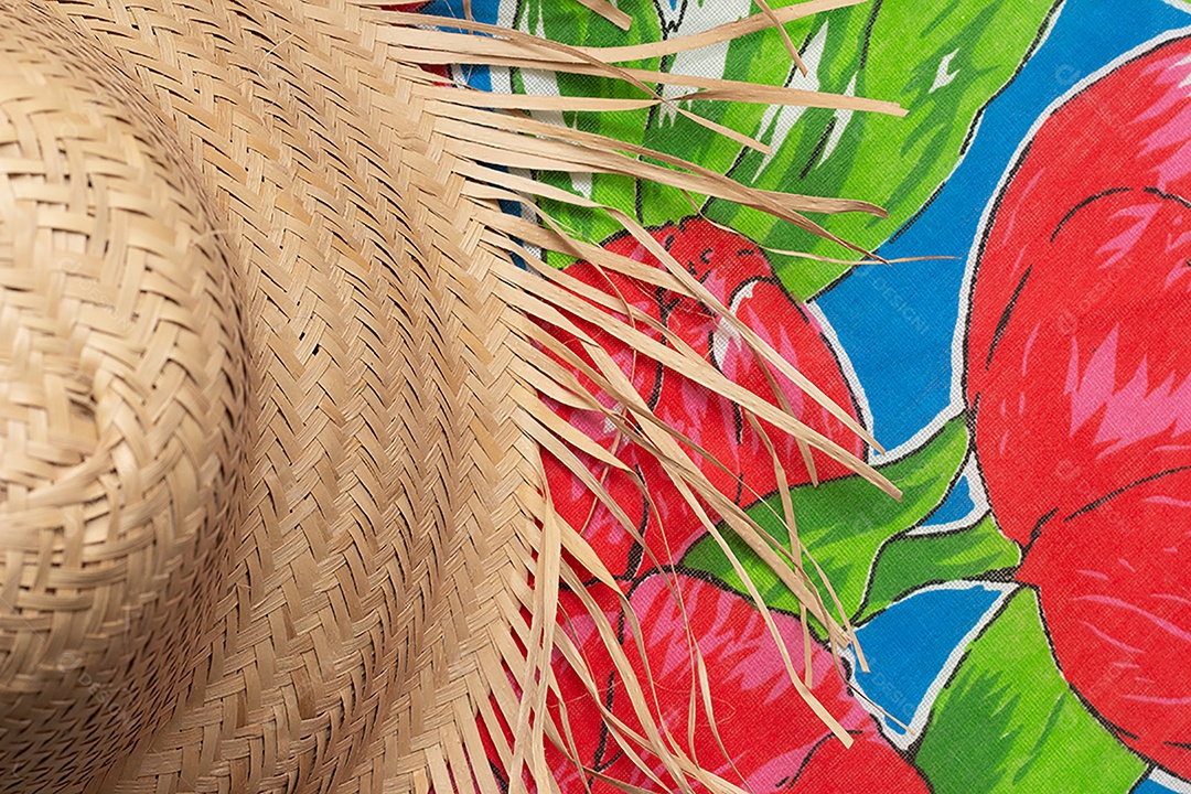 Chapéu de palha no fundo da festa junina brasileira