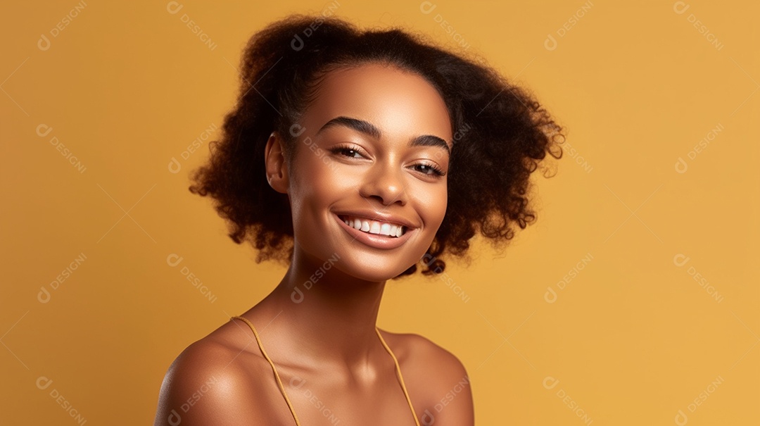 Detalhes de uma linda mulher negra sorridente