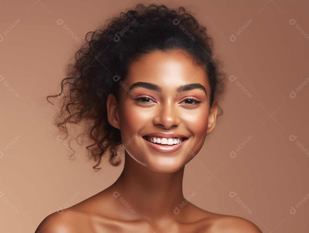 Detalhes de uma linda mulher negra sorridente