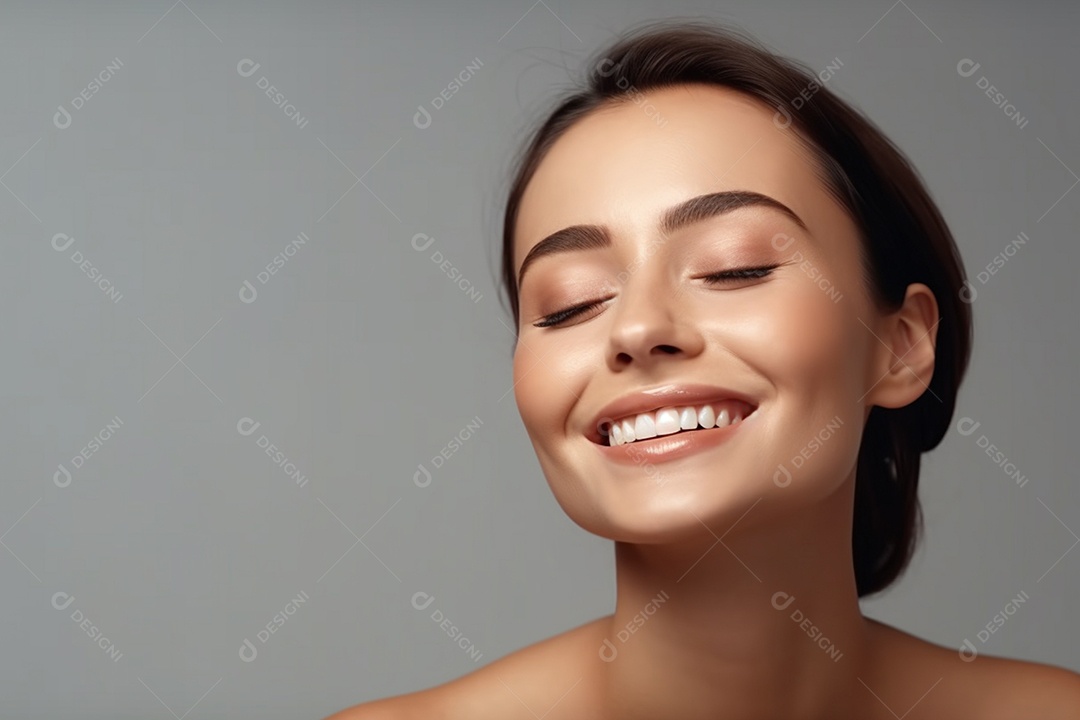 Detalhes de uma linda mulher branca sorridente