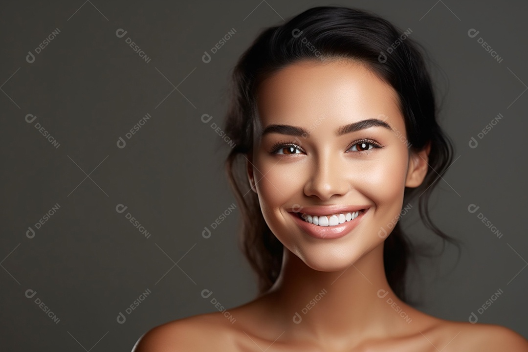 Detalhes de uma linda mulher branca sorridente