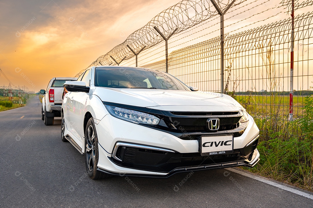 Honda Civic 2019 e sedans estacionados na província de Krabi Tailândia