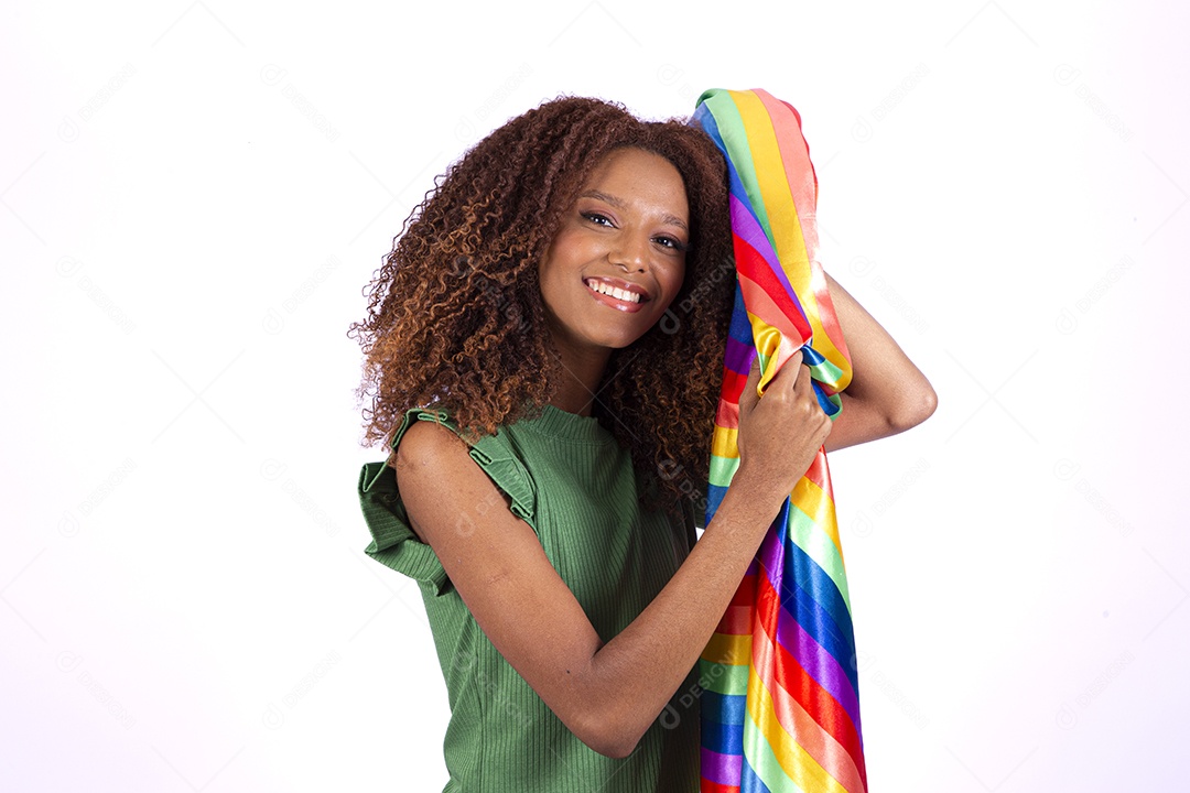 Linda mulher morena garota linda sobre fundo isolado branco segurando bandeira do LGBTQI+