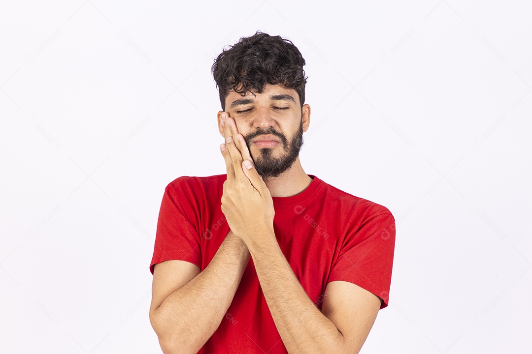 Homem jovem garoto barbudo sobre fundo isolado