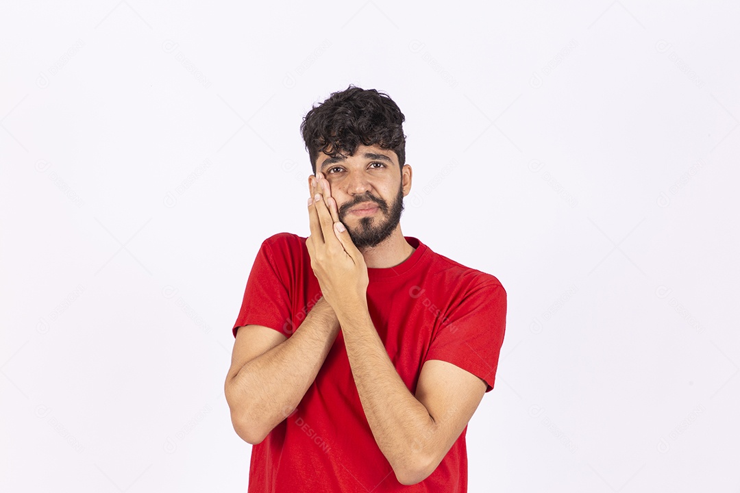 Homem jovem garoto barbudo sobre fundo isolado