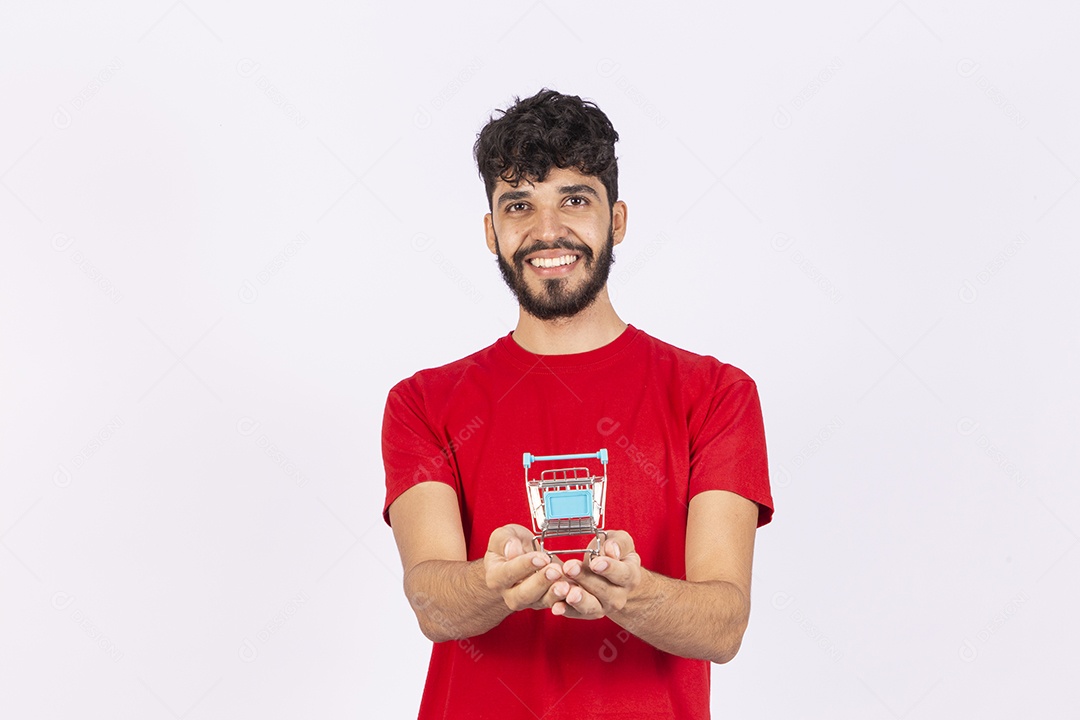 Homem jovem garoto segurando carrinho de compras