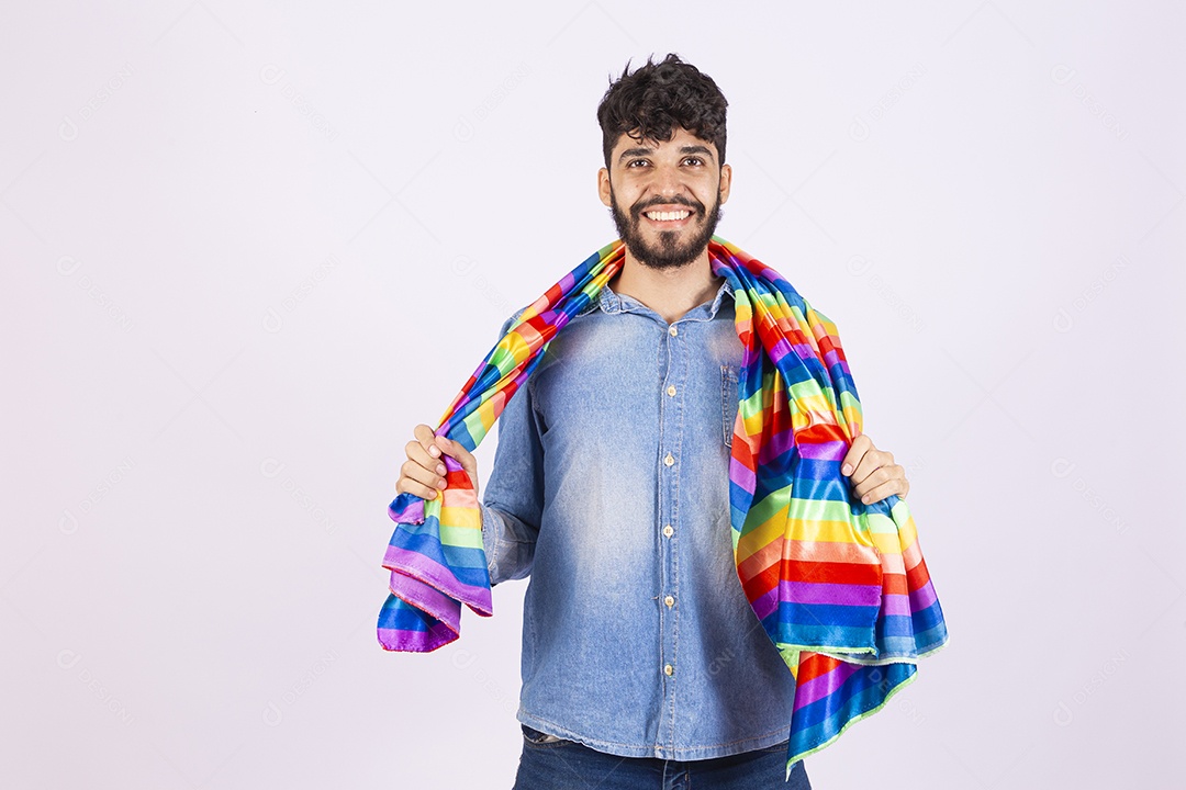 Homem jovem garoto segurando bandeira LGBTQI+