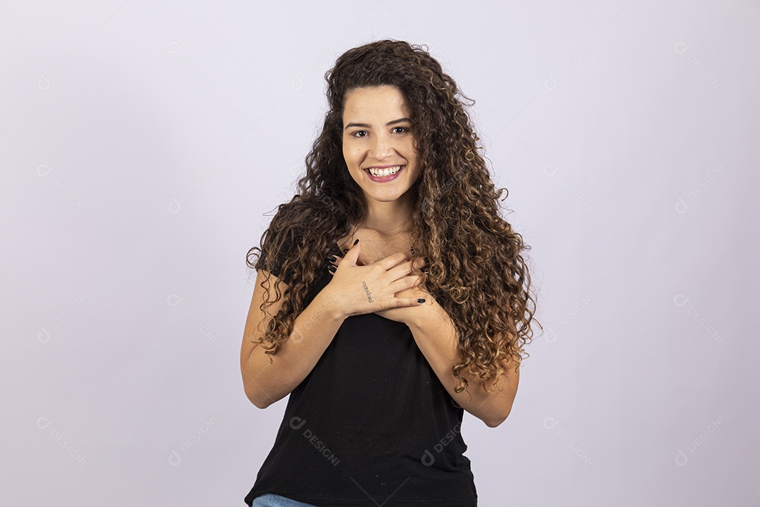 Linda mulher garota jovem sobre fundo isolado