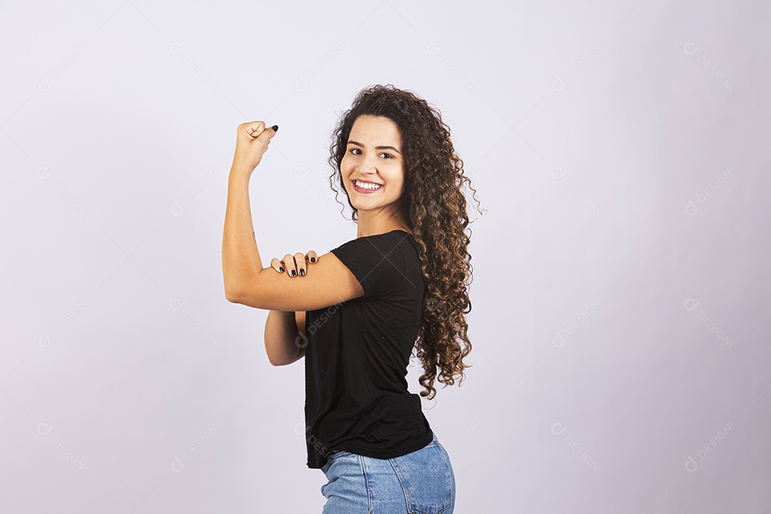 Linda mulher garota jovem sobre fundo isolado