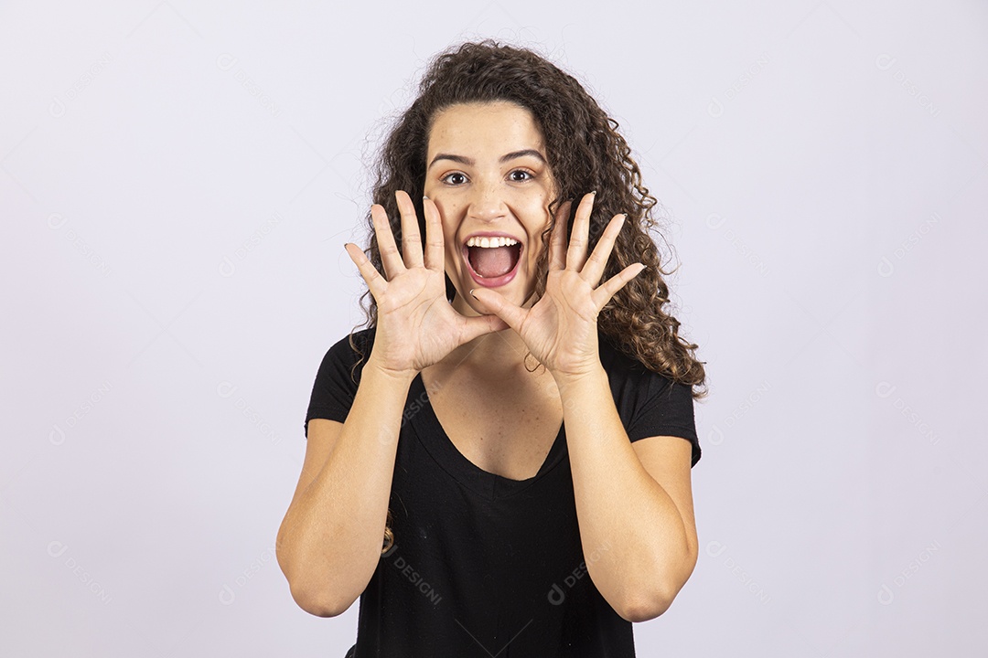 Linda mulher garota jovem sobre fundo isolado