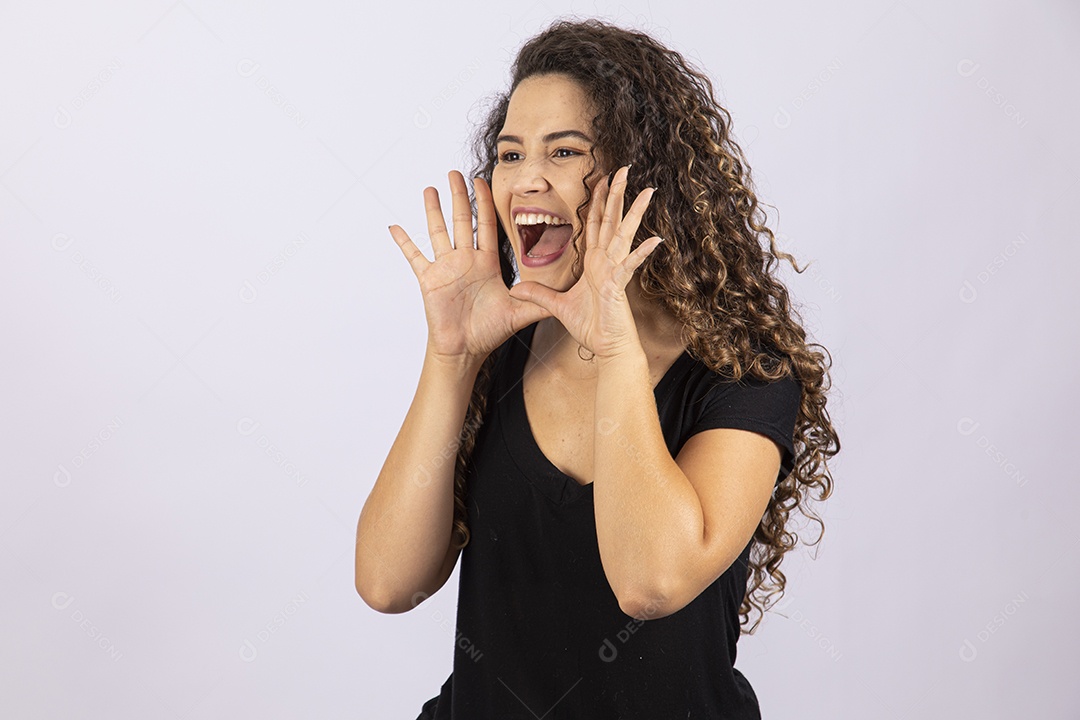 Linda mulher garota jovem sobre fundo isolado