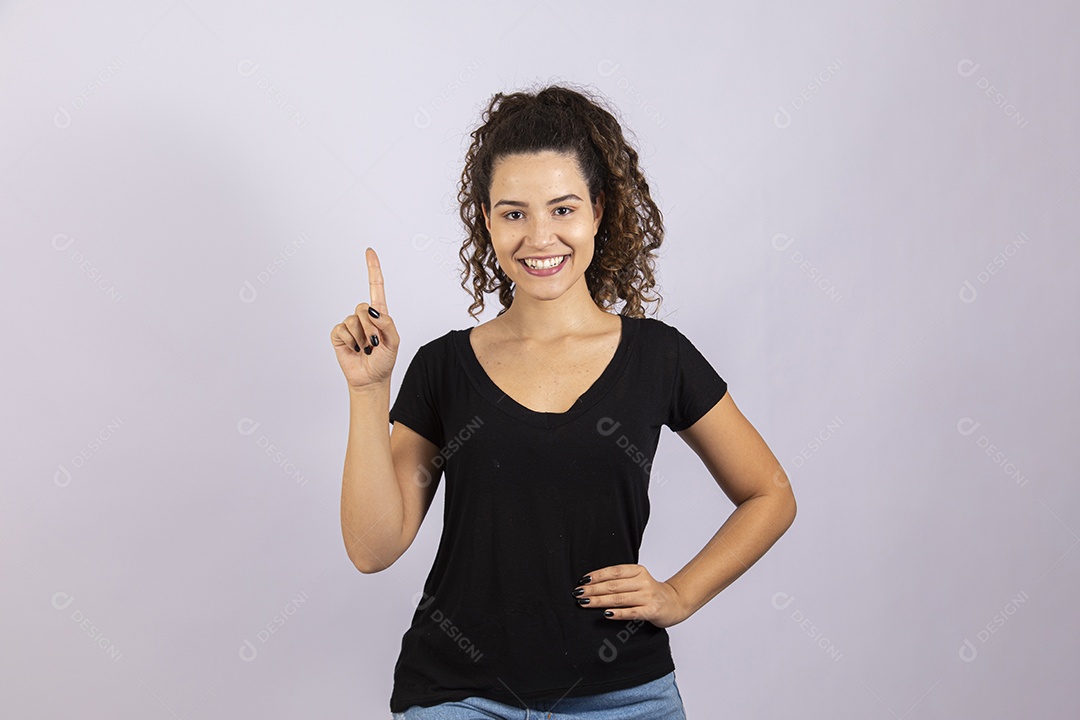 Linda mulher garota jovem sobre fundo isolado