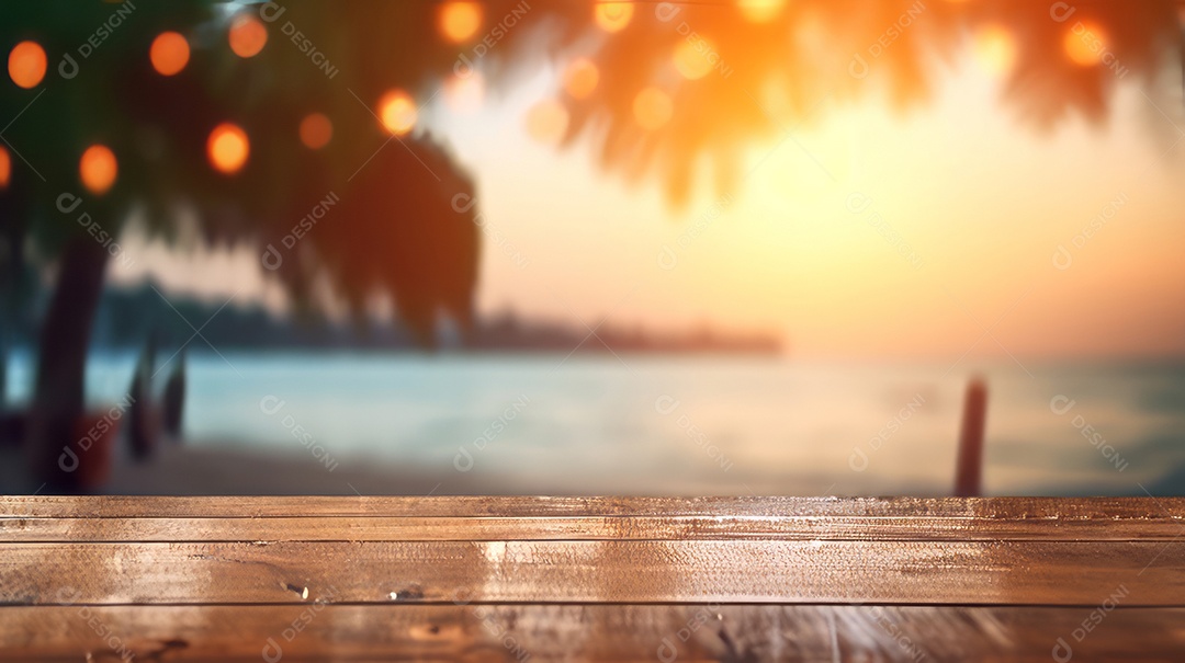 Mesa de madeira com desfoque bokeh luz mar e céu na praia Verão a estação mais quente.