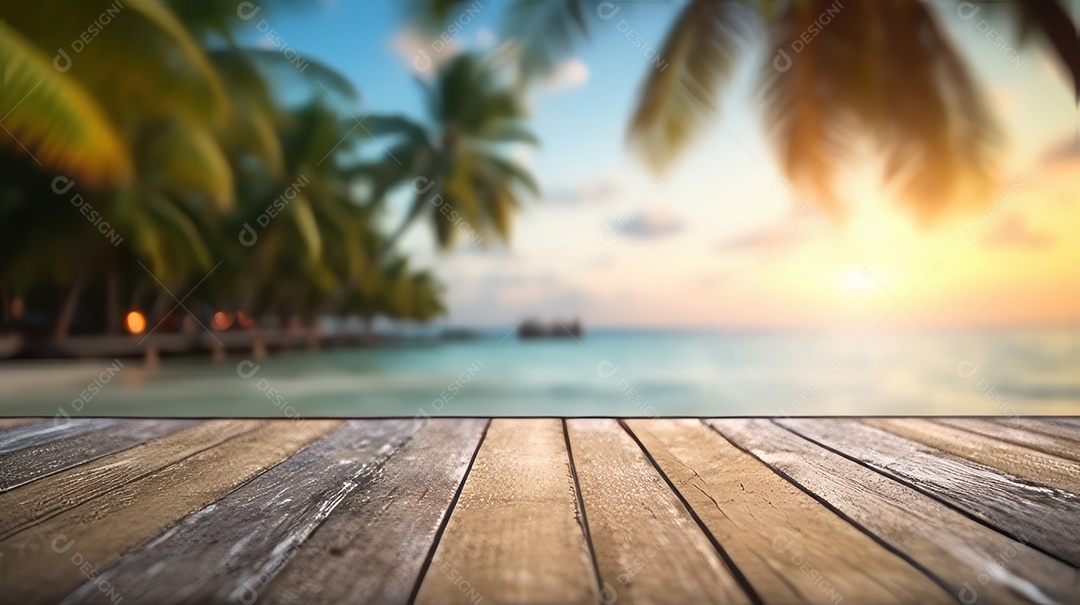 Mesa de madeira com desfoque bokeh luz mar e céu na praia Verão a estação mais quente.